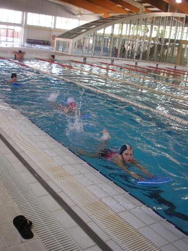 En la piscina