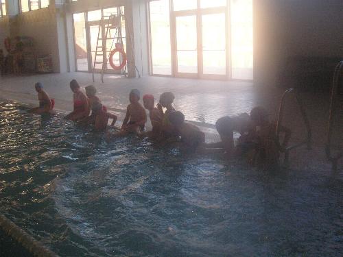 En la piscina